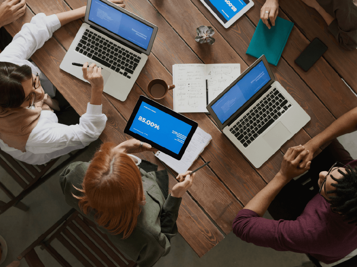 Time ABL trabalhando em conjunto